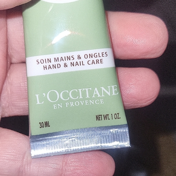 L'OCCITANE Almond Softening Trio Set - NEW IN BOX AND SEALED. - Picture 8 of 11